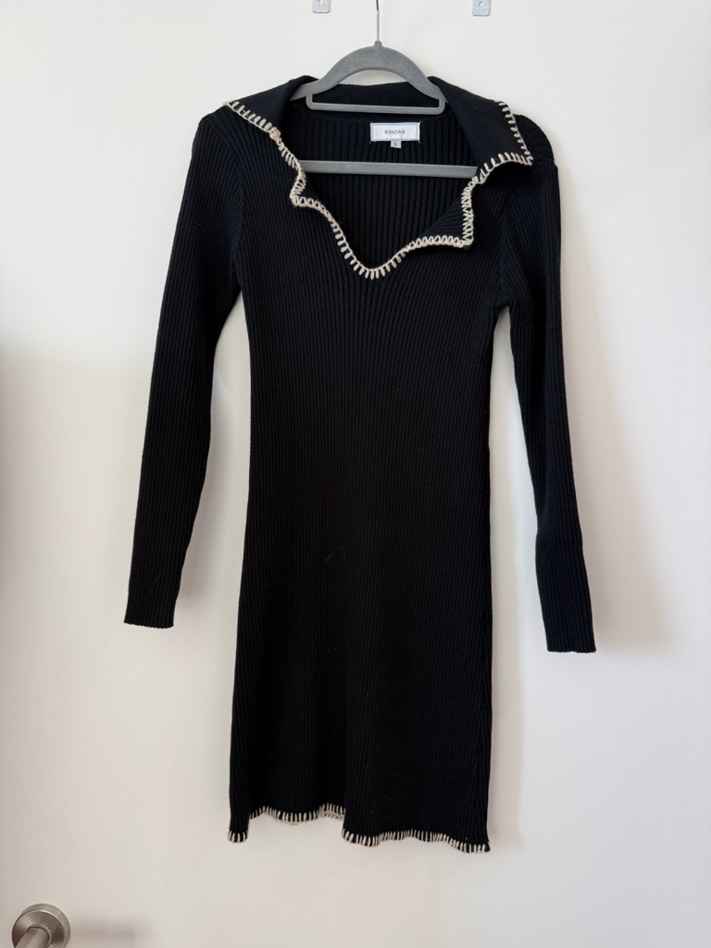 Rihoas Black Ribbed Long-Sleeve Sweater Dress with Cream Trim